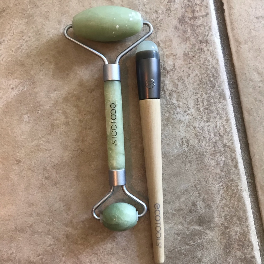 Jade roller and under eye roller